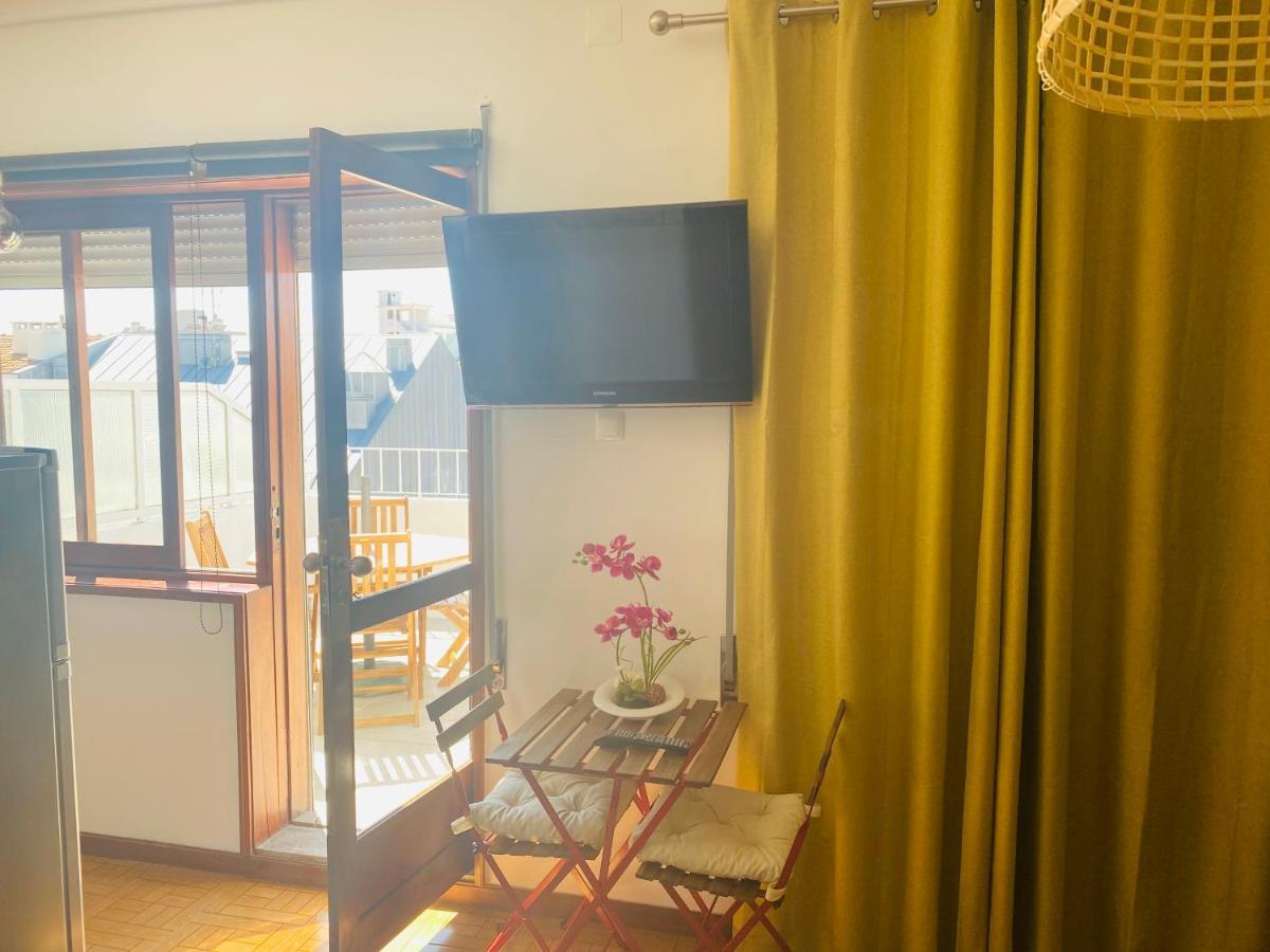 Apartamento com patio na rua principal da cidade Porto Exterior foto