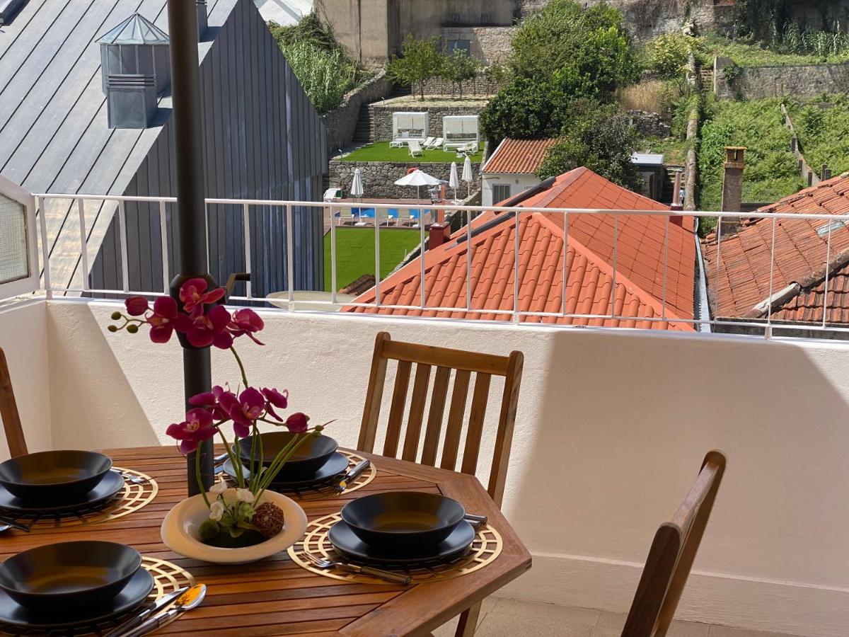 Apartamento com patio na rua principal da cidade Porto Exterior foto